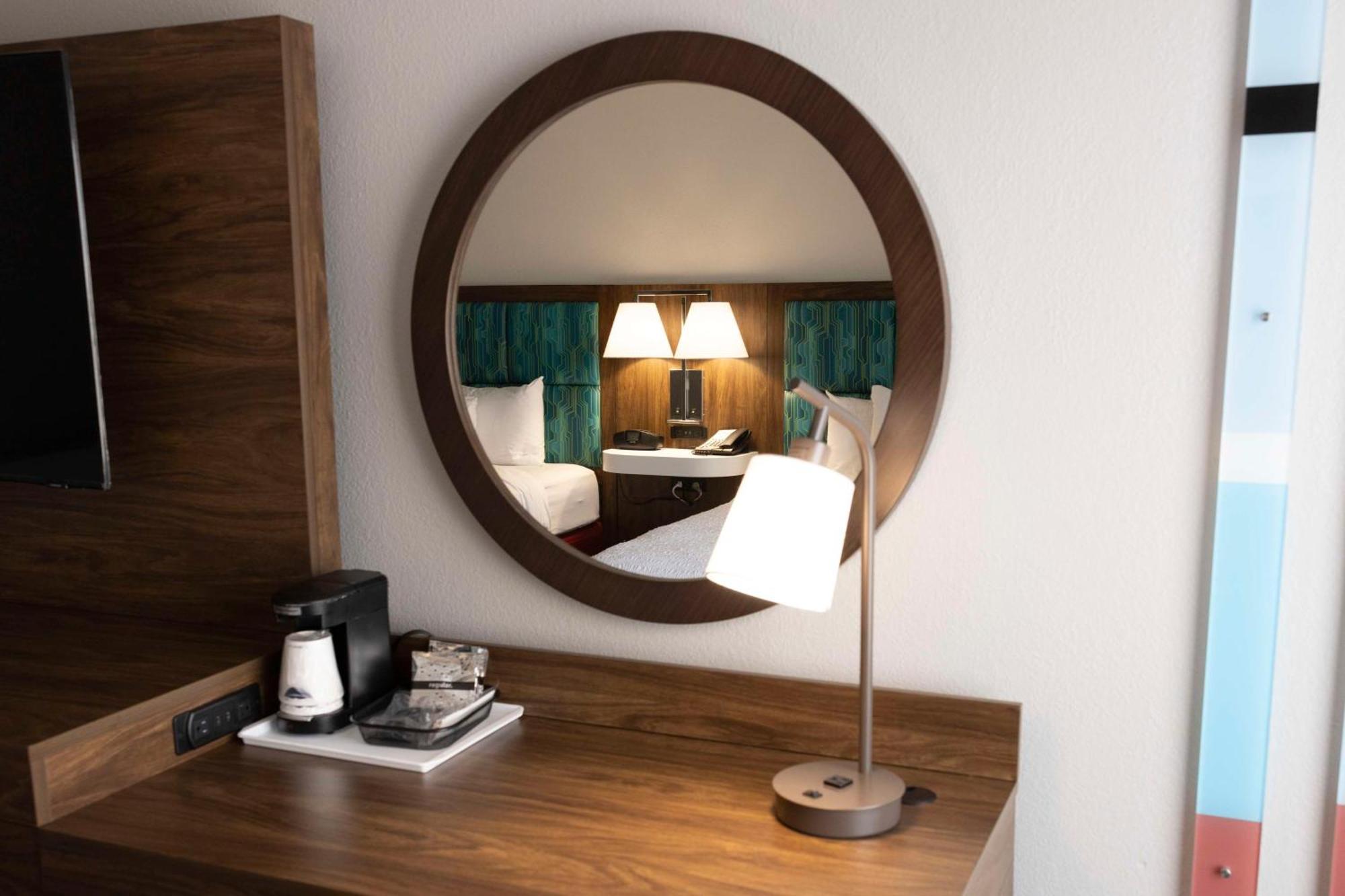 Hampton Inn Kent/Akron Area Екстериор снимка