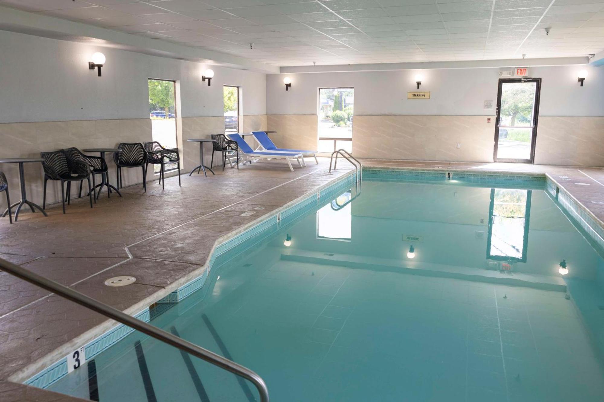 Hampton Inn Kent/Akron Area Екстериор снимка