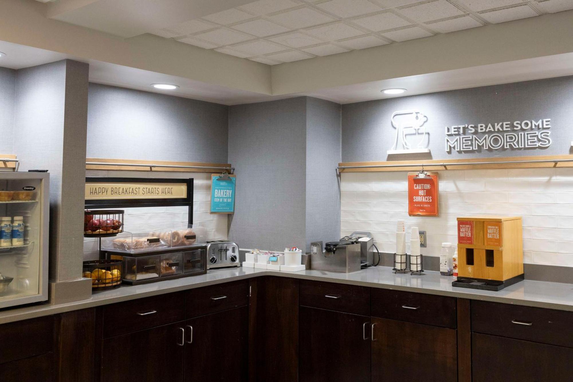 Hampton Inn Kent/Akron Area Екстериор снимка