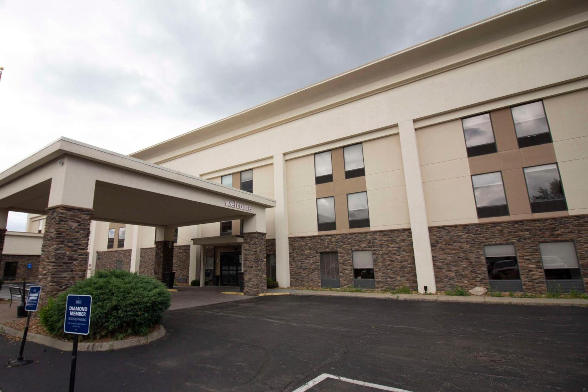 Hampton Inn Kent/Akron Area Екстериор снимка